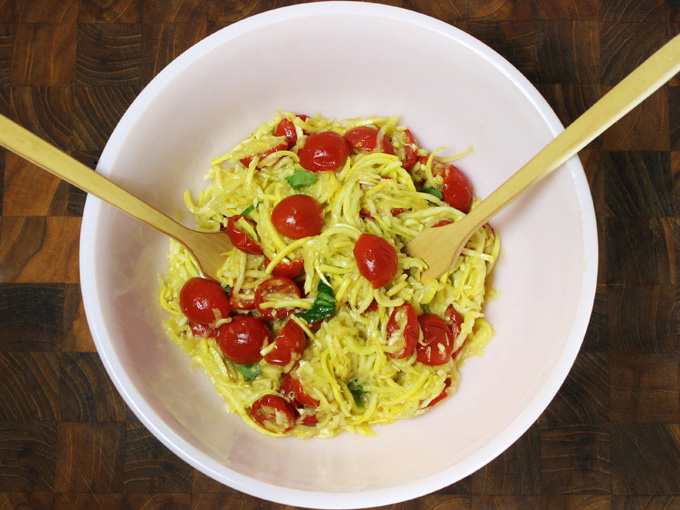 ミニトマトとバジルのパスタ　ローフード
