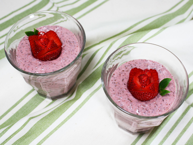 いちごミルクのチアシードプリン