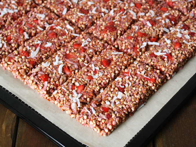 ストロベリー・グラノーラバー　ローフード